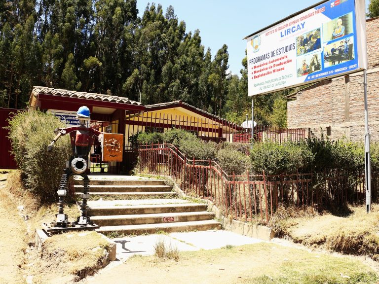 Programa por el XVII Aniversario de Creación del Instituto de Educación Superior Tecnológico Público Lircay